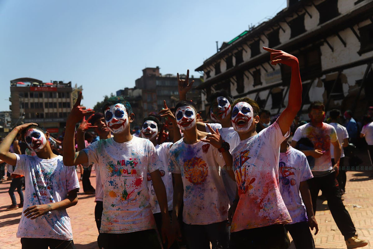 https://raracms.setopati.com/uploads/shares/2020/sujita/holi at basantapur/holi parba (1).jpg